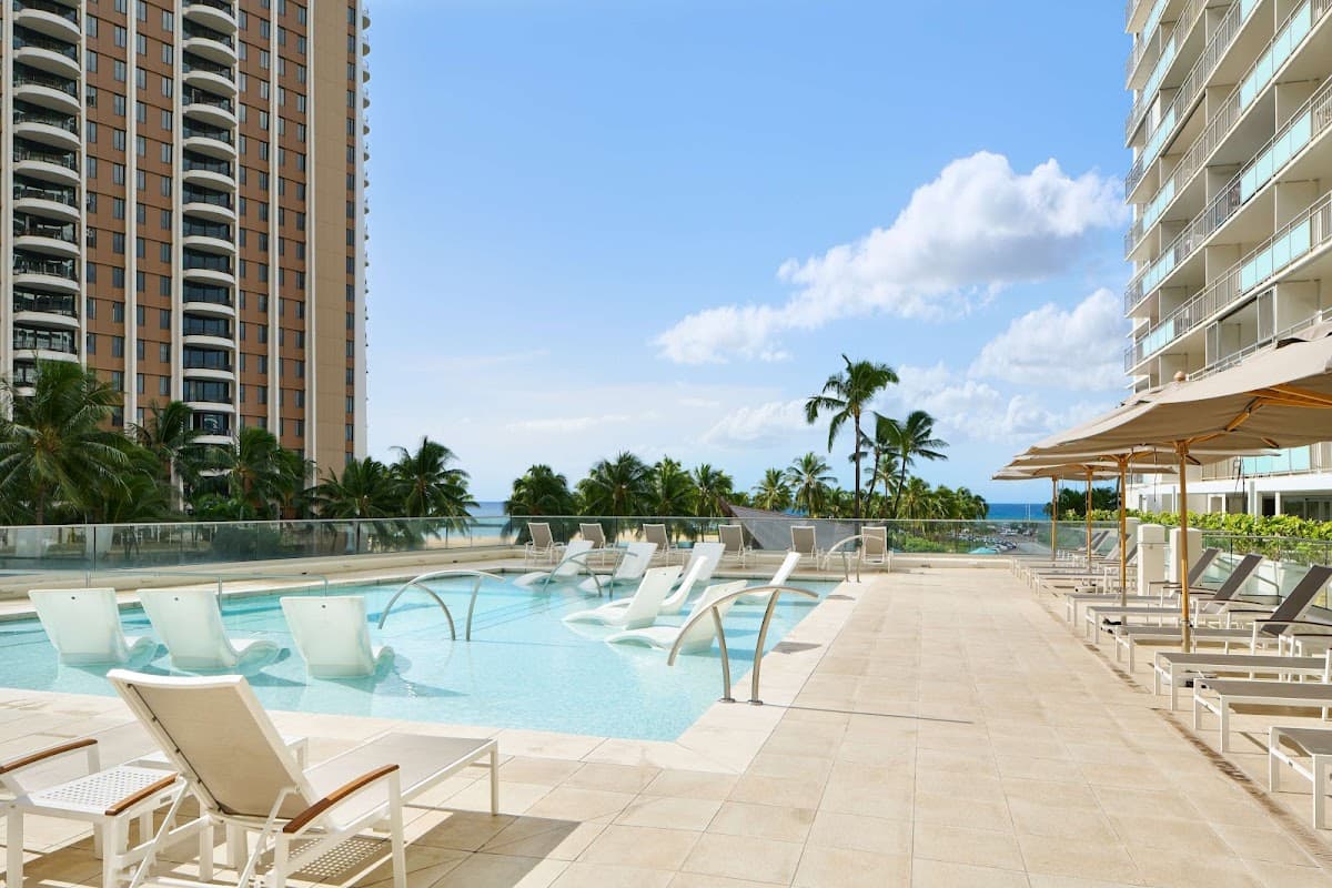Beachfront condo with private balcony on Waikiki